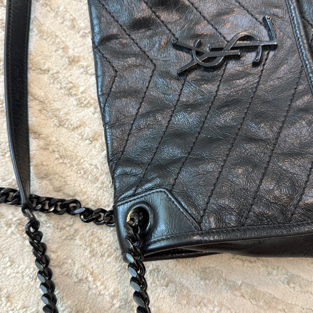 Yves Saint Laurent Niki medium Black on black lambskin Shoulder Bag - Picture 9 of 17